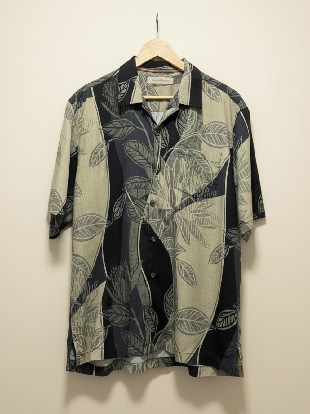 Vintage Tommy Bahama 100% Silk Black & Olive Leaf Print Camp Shirt